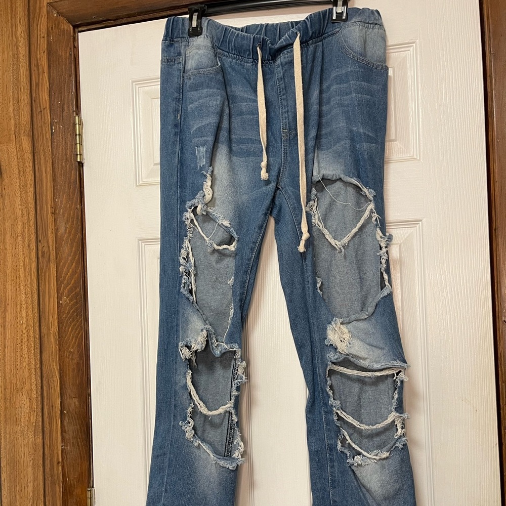 Distressed Straight Leg Jeans